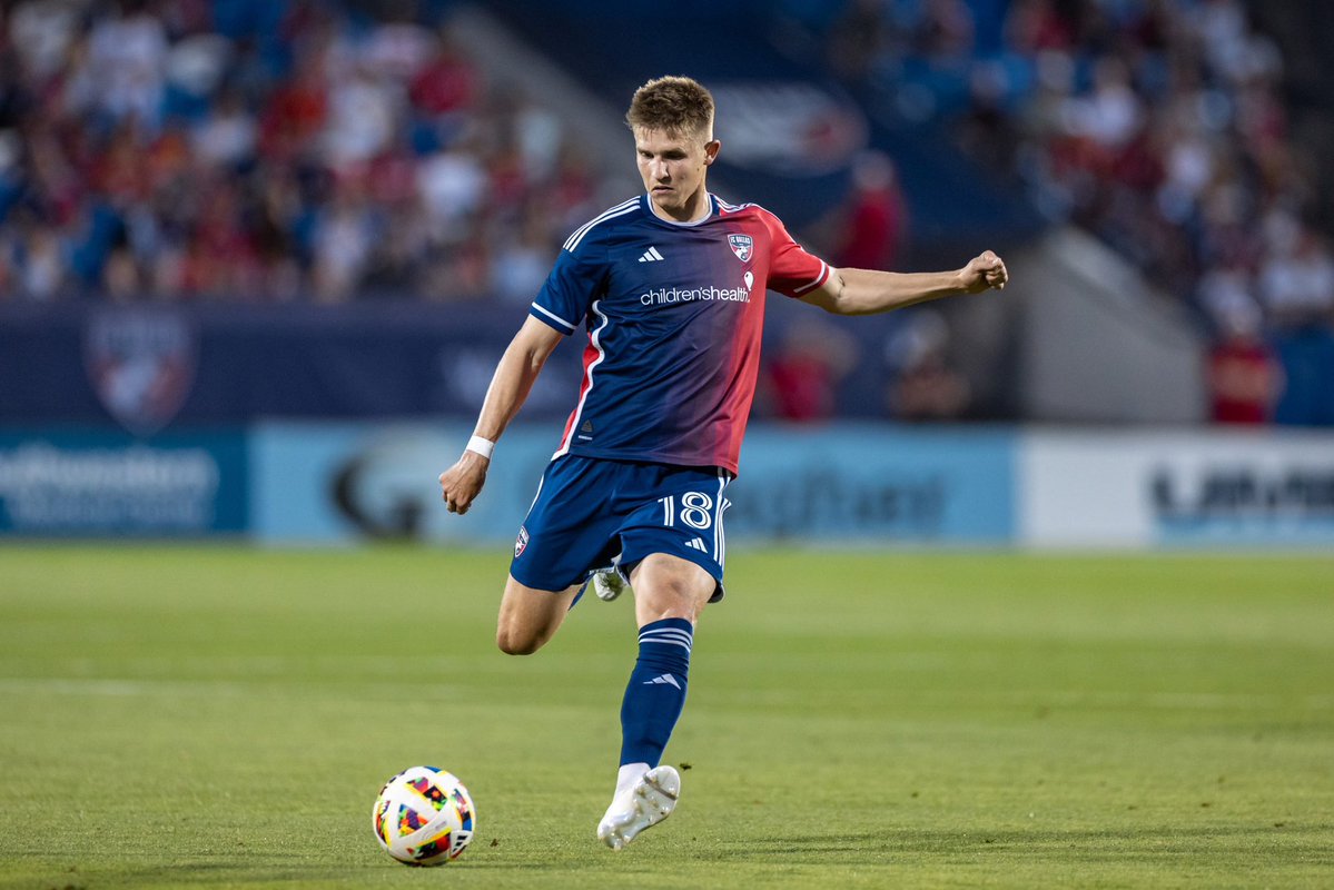 TalkReading's tweet image. Liam Fraser’s career
Toronto FC 🇨🇦 2018–2021
→ Columbus Crew 🇺🇸 2021 (loan)
Deinze 🇧🇪 2022–2023
FC Dallas 🇺🇸 2023–2024
Crawley 🏴 2025
Reading 🏴 2025–
Canada 🇨🇦 2019–
#readingfc