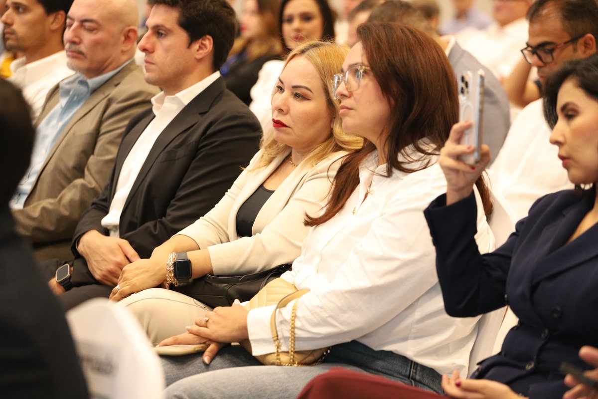 🇭🇳🤝 I  𝗣𝗿𝗲𝘀𝗶𝗱𝗲𝗻𝘁𝗲 𝗟𝘂𝗶𝘀 𝗥𝗲𝗱𝗼𝗻𝗱𝗼 𝗽𝗮𝗿𝘁𝗶𝗰𝗶𝗽𝗮 𝗲𝗻 𝗰𝗼𝗻𝘃𝗲𝗿𝘀𝗮𝘁𝗼𝗿𝗶𝗼 𝗰𝗼𝗻 𝗲𝗺𝗽𝗿𝗲𝘀𝗮𝗿𝗶𝗼𝘀 𝗱𝗲 𝗖𝗼𝗿𝘁𝗲́𝘀 𝘆 𝗿𝗲𝗮𝗳𝗶𝗿𝗺𝗮 𝘀𝘂 𝗰𝗼𝗺𝗽𝗿𝗼𝗺𝗶𝘀𝗼 𝗰𝗼𝗻 𝗹𝗮 𝗹𝗲𝗴𝗮𝗹𝗶𝗱𝗮𝗱 𝗲𝗹𝗲𝗰𝘁𝗼𝗿𝗮𝗹 𝘆 𝗹𝗮 𝗶𝗻𝘃𝗲𝗿𝘀𝗶𝗼́𝗻