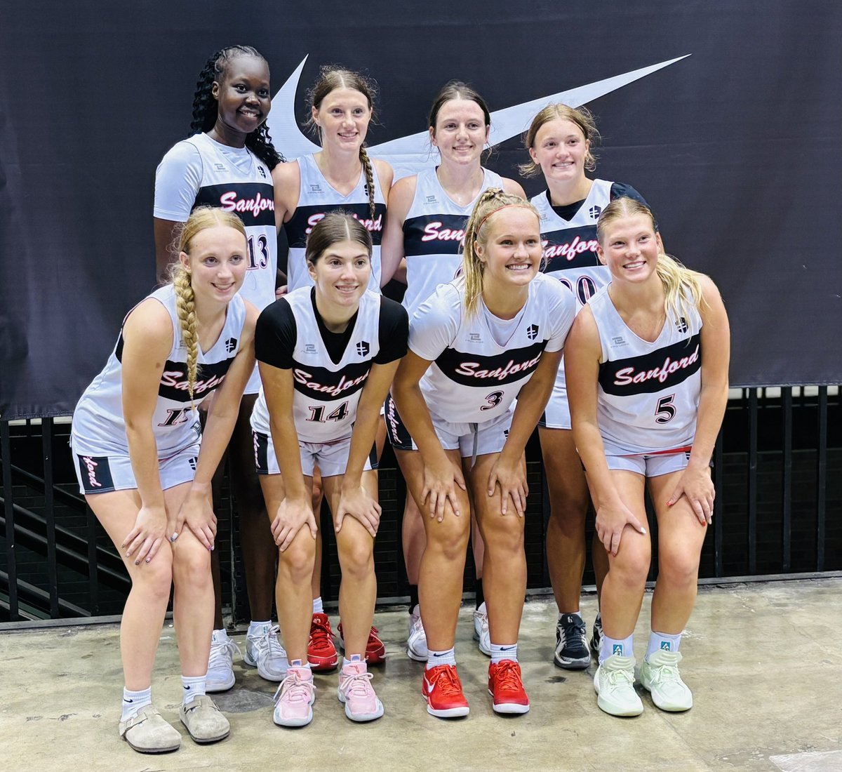 ssahoopsteams's tweet image. 1️⃣6️⃣U White 🗯️ concluded a stellar SZN with their final event in Chicago‼️
These young ladies were a treat to watch… disciplined, tough, and played hard. They competed (and beat) many high quality teams! Watch for them making impacts this ❄️!
#SanfordSports | #StrongerTogether