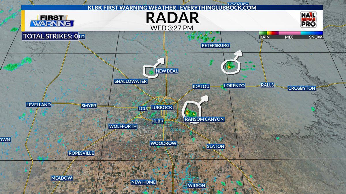 KLBKNews's tweet image. 3:27 PM 7/23/2025 - Isolated showers are beginning to develop in Lubbock County. This activity will move to the northeast, with locally heavy downpours likely. More activity like this will bubble up as we continue through our Wednesday!