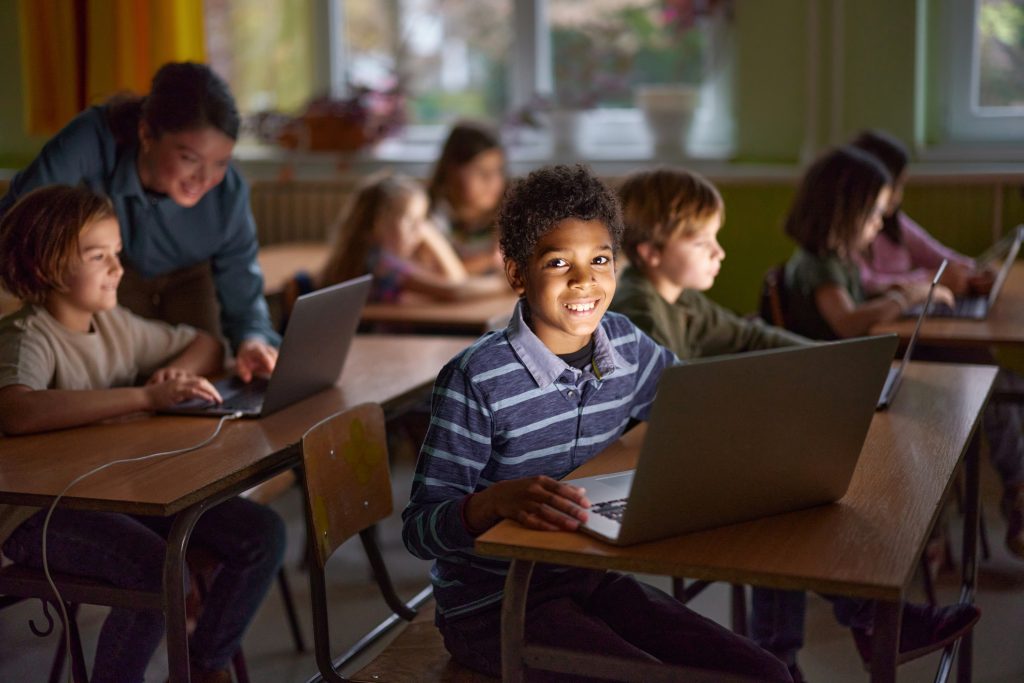 MichiganVirtual's tweet image. How are Michigan schools leading the way with AI?
From Chelsea to Wyoming, districts are putting big ideas into action—with hands-on training, policy development, and teacher-led innovation.
📖 Read Part 2 of The AI Horizon case study series: hubs.la/Q03vqV7f0