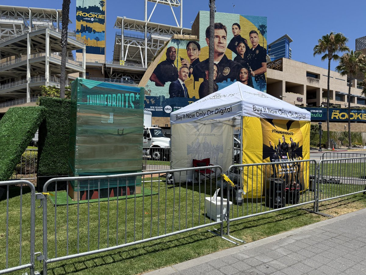 Hi giant inflatable Liam Neeson. And Paramount+. And Lilo and Stitch. And Thunderbolts. #SDCC