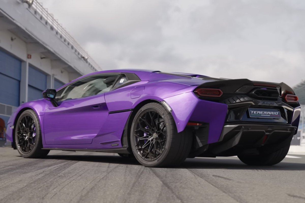 DrawnToDrive's tweet image. I dig this new Lamborghini Temerario
That exposed back wheel is insane!