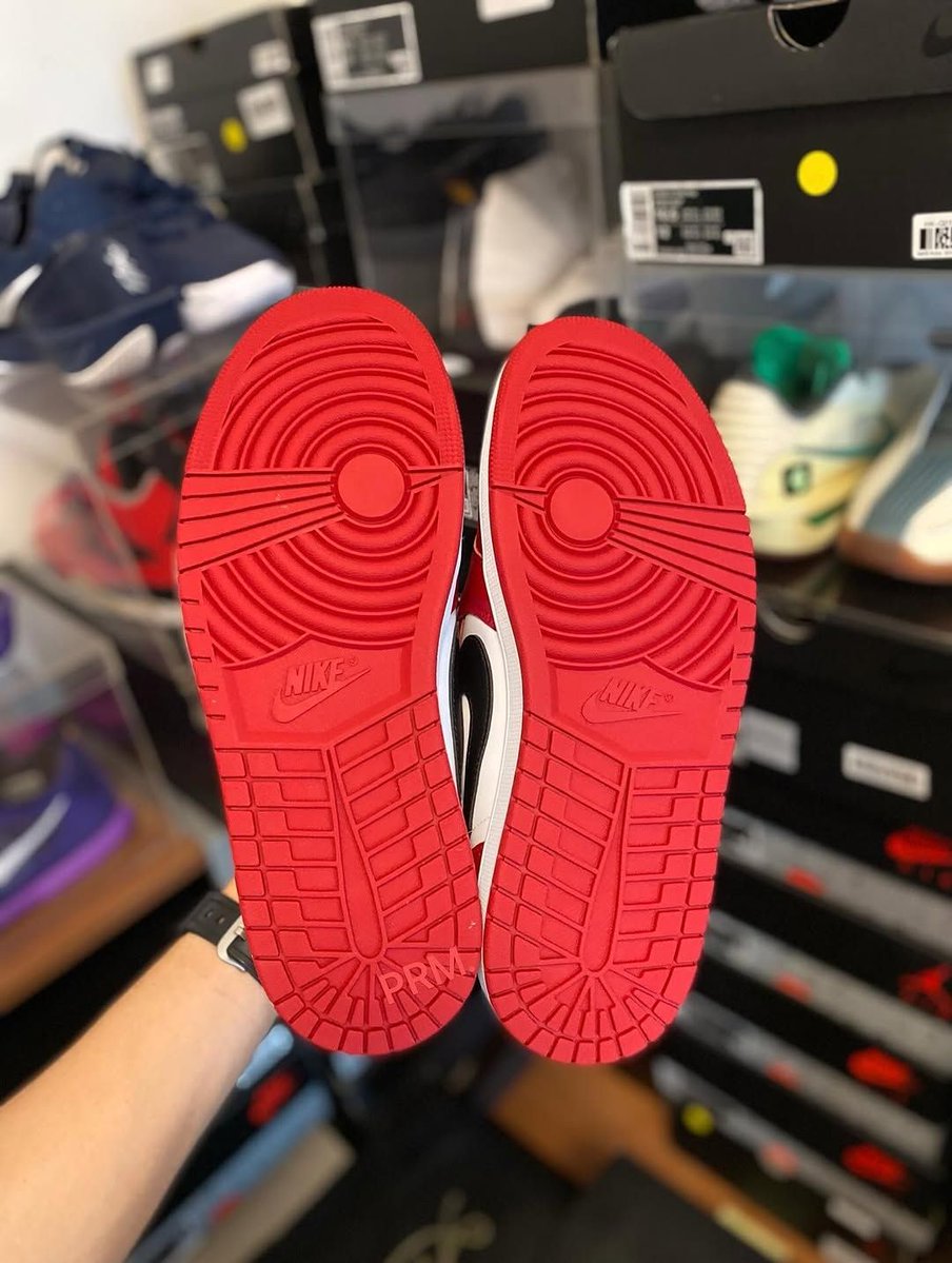 JustFreshKicks's tweet image. Air Jordan 1 Low OG “Chicago” Releases November 15th 🌹 bit.ly/3Z7wQ5G