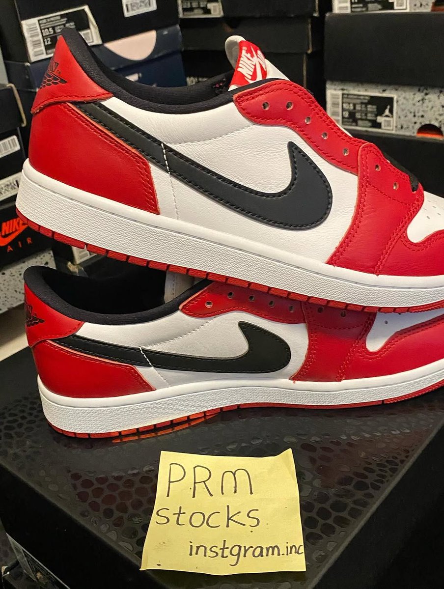 JustFreshKicks's tweet image. Air Jordan 1 Low OG “Chicago” Releases November 15th 🌹 bit.ly/3Z7wQ5G