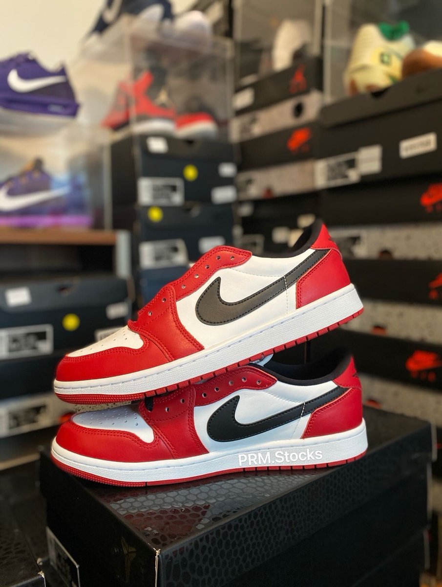 JustFreshKicks's tweet image. Air Jordan 1 Low OG “Chicago” Releases November 15th 🌹 bit.ly/3Z7wQ5G
