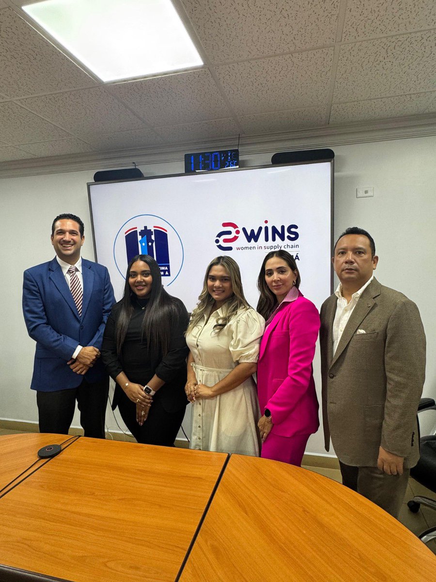 🤝 La CMP y WINS firmaron un convenio para impulsar iniciativas que fortalezcan la competitividad, sostenibilidad e innovación del sector marítimo-logístico.
💡 Un paso firme hacia una industria más sólida e inclusiva.

#WINS #CMP2025 #LiderazgoFemenino #InnovaciónLogística
