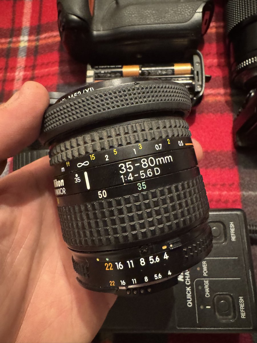 MidnightBigBoy's tweet photo. Je vend mon nikon f5 argentique et niveau équipement on est bien ! https://t.co/npQ9VvQ1Kz