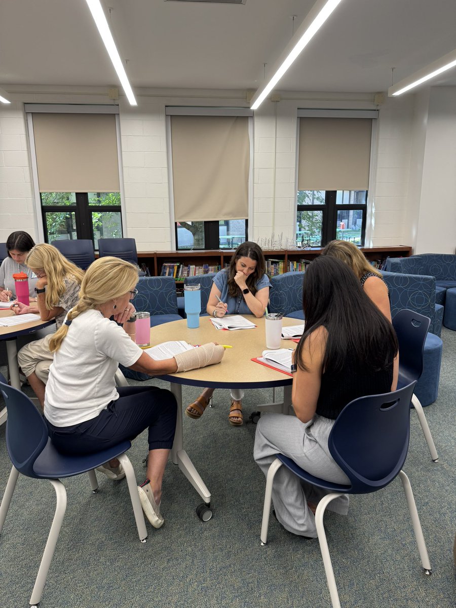 KymHarjes's tweet image. Taking a closer look at each component of Morning Meeting ~ What’s its purpose? What’s its intention? #responsiveclassroom #greeting #share #activity #morningmessage