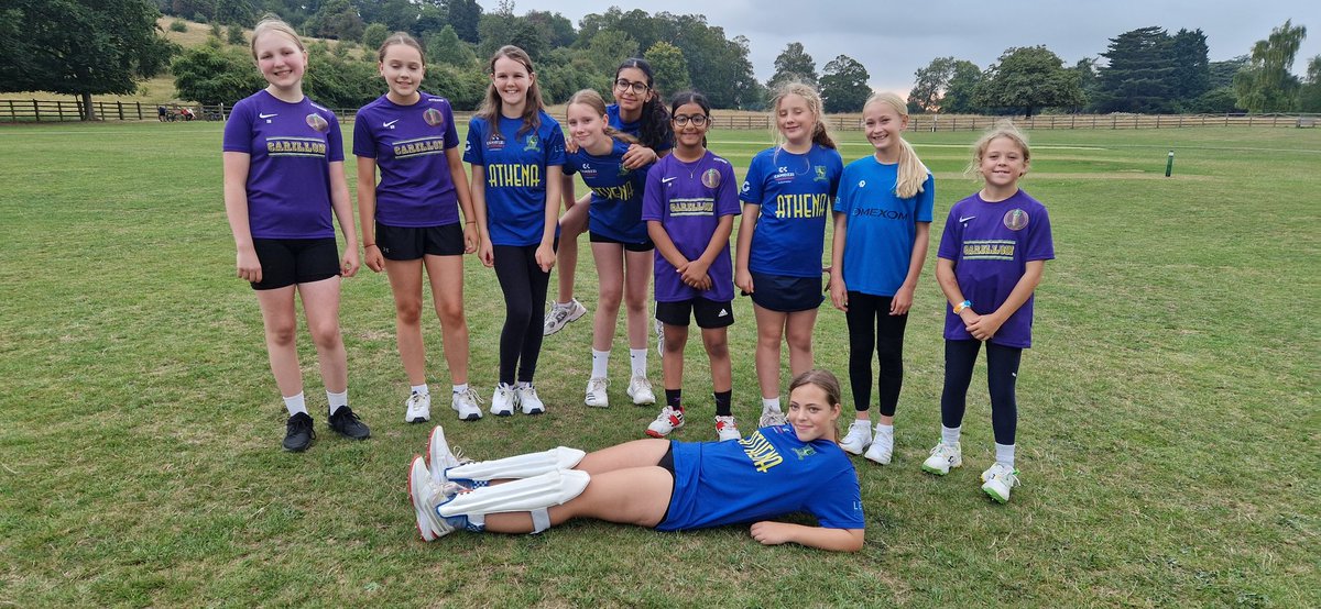 CarillonCC's tweet photo. Lovely girls game this evening as "Loughborough Linford" took on Thrumpton. Thank you to @ThrumptonCC for being wonderful hosts as always, and to Newtown Linford for forming a dream team with us!

The sun was ever so briefly sighted at the end, a rarity at The Badger Sett 😂 https://t.co/zjoOFeZtAE
