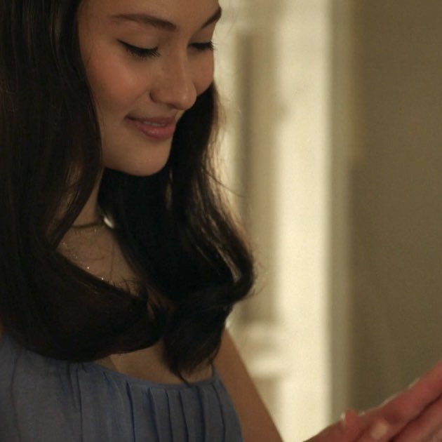isabelsjere's tweet image. whatever princess loves her ring down and its gold just like the rest of her jewelry and its simple and not flashy just the way she likes it. its so very belly &lt;3