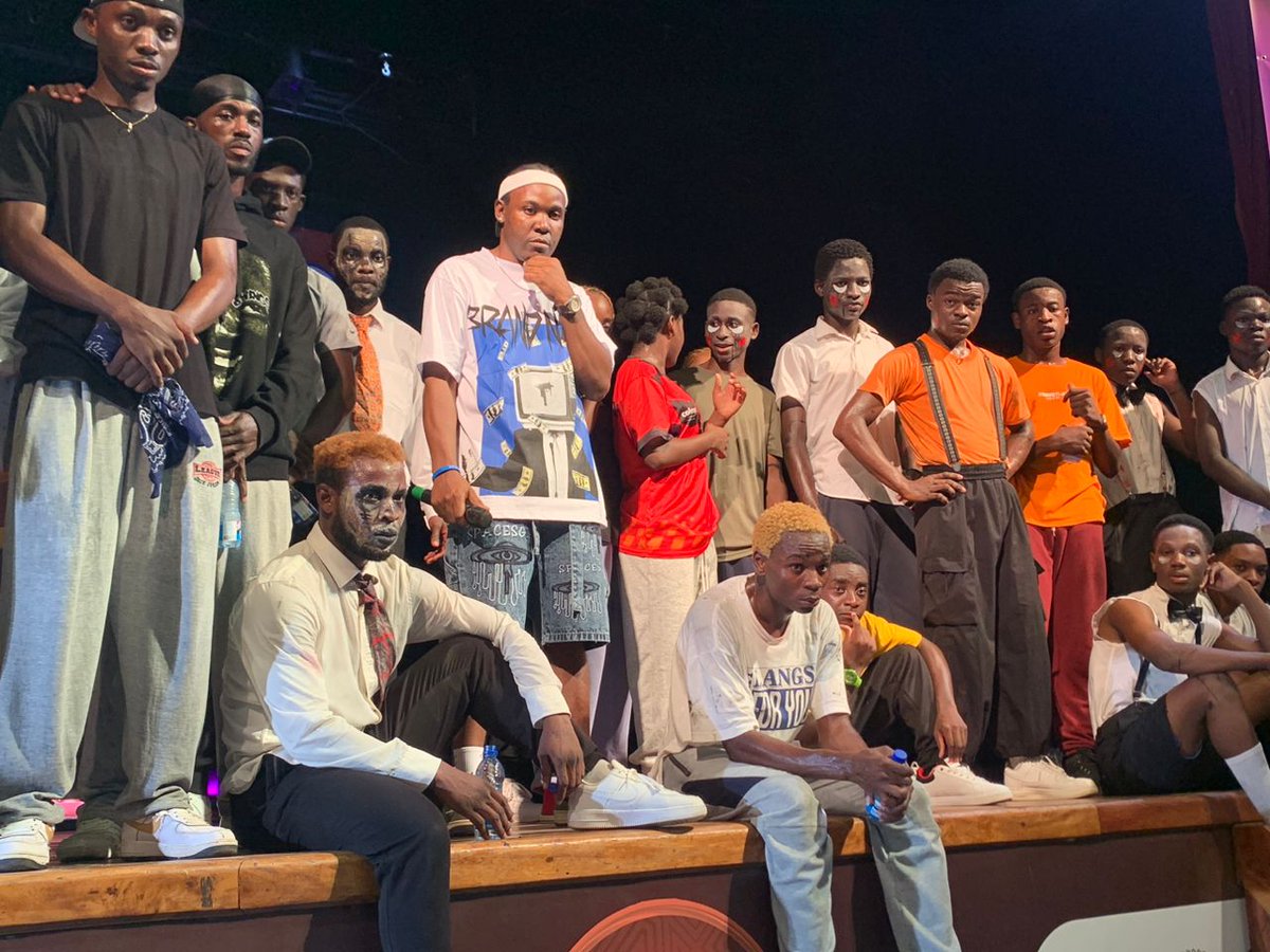 ccemalabo's tweet image. 🕺🏽💥Fénix pasa a la semifinal del Boco Dance 2025 tras vencer a los Warriors Z en los cuartos de final, en el Centro Cultural de España en Malabo.
El próximo sábado, 26 de julio, conocemos a los demás semifinalistas.
@AECID_EspMalabo @EmbEspMalabo #EspañaEnGE @CooperacionESP