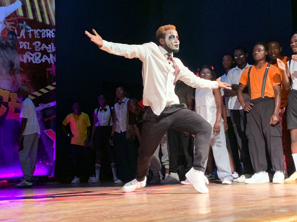 ccemalabo's tweet image. 🕺🏽💥Fénix pasa a la semifinal del Boco Dance 2025 tras vencer a los Warriors Z en los cuartos de final, en el Centro Cultural de España en Malabo.
El próximo sábado, 26 de julio, conocemos a los demás semifinalistas.
@AECID_EspMalabo @EmbEspMalabo #EspañaEnGE @CooperacionESP