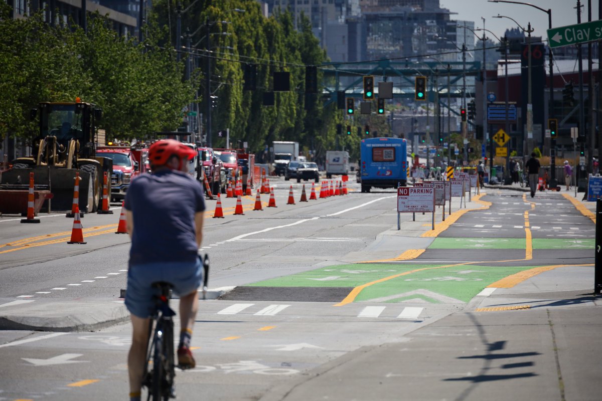 Good news: the new Alaskan Way protected bike lanes opened for travelers today, connecting the Waterfront to Elliott Bay Trail.

Project info and details: seattle.gov/transportation…