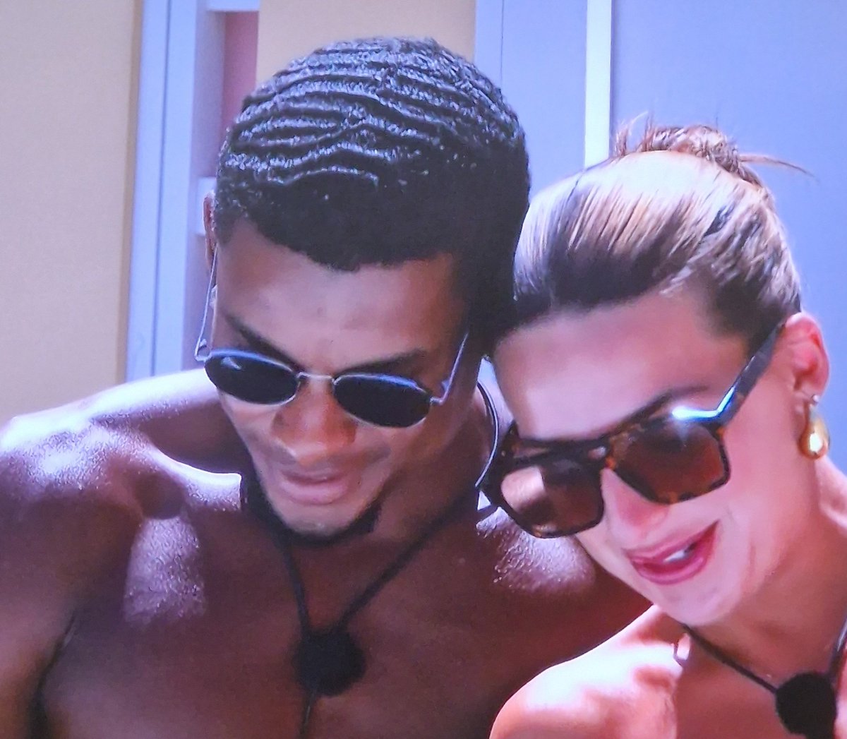 clivetheunicorn's tweet image. The contrast is staggering #loveisland #loveislanduk