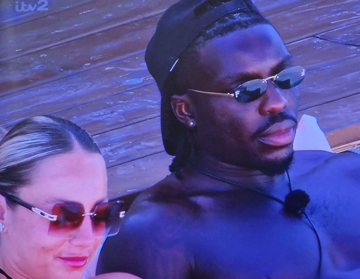 clivetheunicorn's tweet image. The contrast is staggering #loveisland #loveislanduk