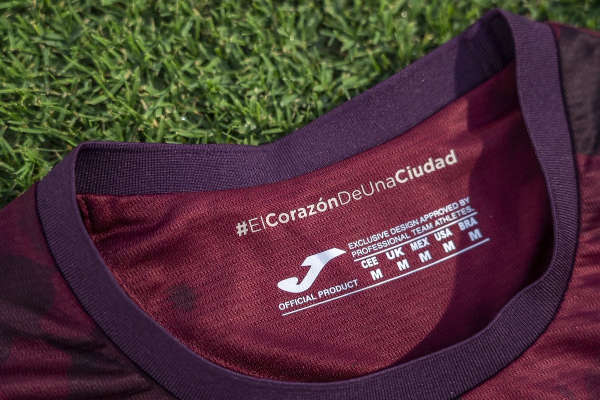 CDLeganes's tweet image. Y para terminar el día, cerramos con el CAMISETÓN que hemos estrenado hoy en el #ValenciaLeganés 😍
#ElCorazónDeUnaCiudad
