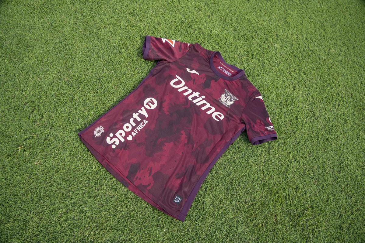 CDLeganes's tweet image. Y para terminar el día, cerramos con el CAMISETÓN que hemos estrenado hoy en el #ValenciaLeganés 😍
#ElCorazónDeUnaCiudad