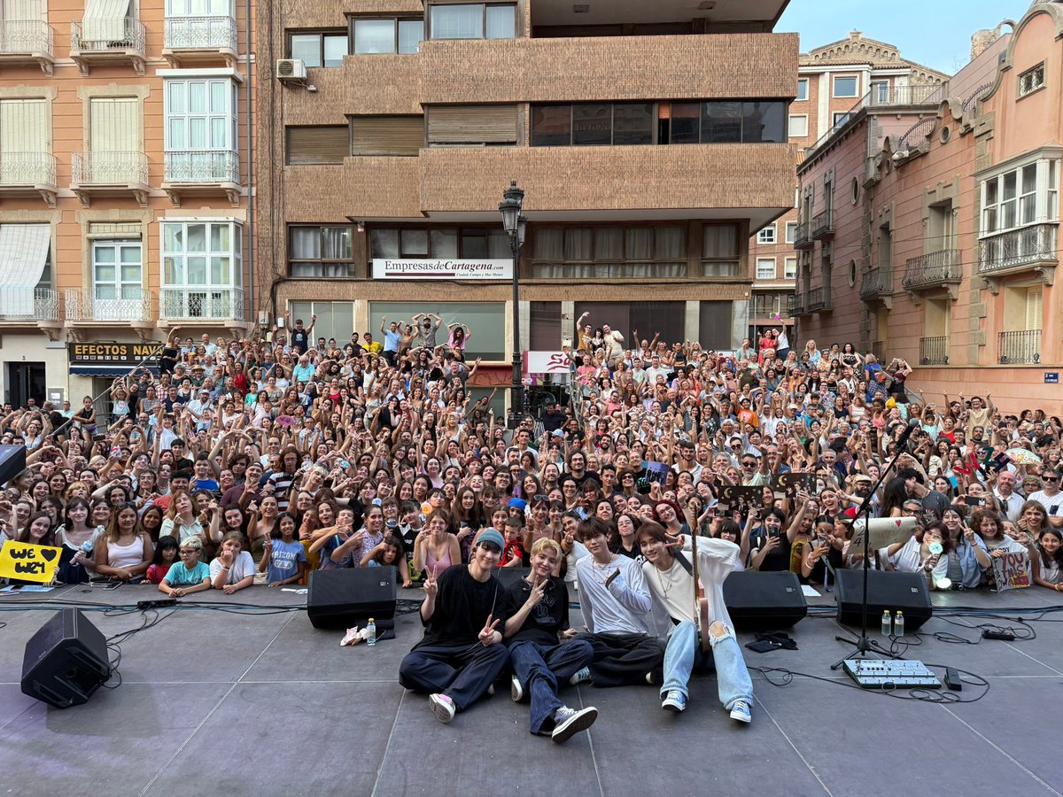 Band_W24hours's tweet photo. ¿Lo pasaste bien, Cartagena?
¡Gracias por regalarme una noche inolvidable! 🇪🇸

#Cartagena #España #Spain 
#w24 #Howon #Jonggil #Aaron #Yunsoo https://t.co/RrH4xeXpVD