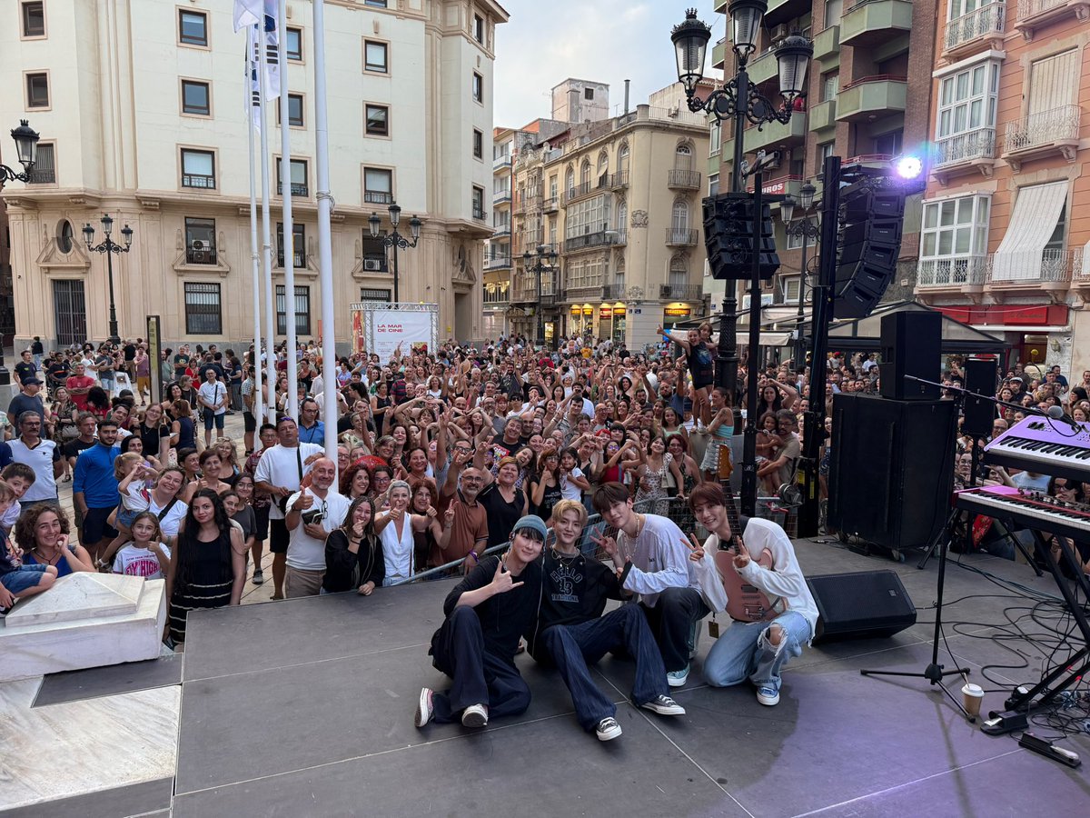 Band_W24hours's tweet photo. ¿Lo pasaste bien, Cartagena?
¡Gracias por regalarme una noche inolvidable! 🇪🇸

#Cartagena #España #Spain 
#w24 #Howon #Jonggil #Aaron #Yunsoo https://t.co/RrH4xeXpVD