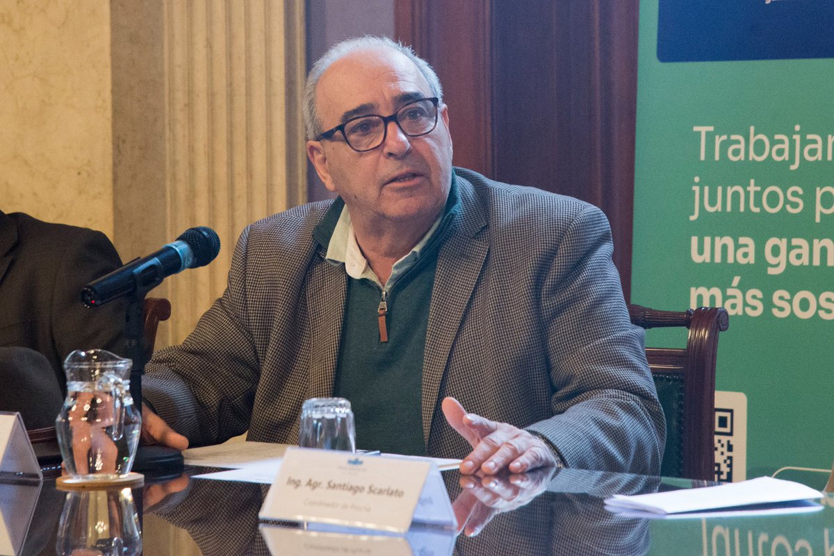 Parlamento_UY's tweet image. 🚜 | Esta tarde se realizó en el Salón de Eventos Especiales el Seminario “Ganaderia de cría: experiencias e innovaciones para una política pública transformadora”.
(+) goo.su/GfDDbrA