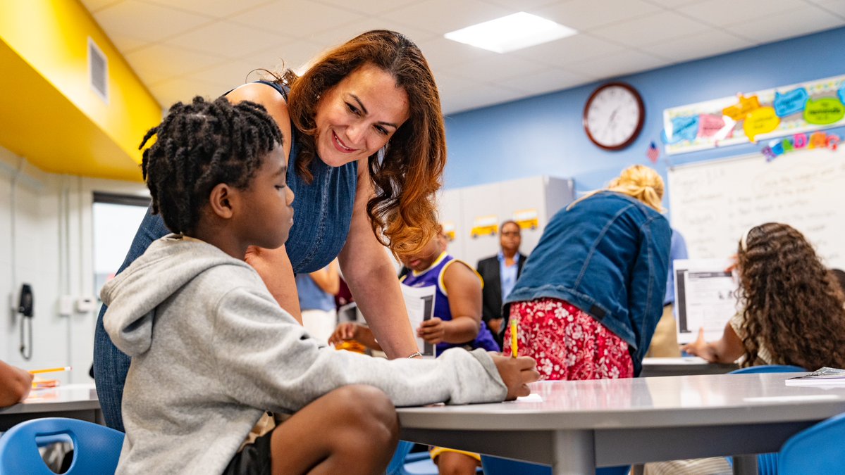 pvdschools's tweet image. Providence Public Schools students participated in hands-on grammar and math activities today during the District's Elementary Summer Learning Program at Pleasant View ES. Special thanks to @PVDMayor Smiley, school leaders, and educators for visiting today! #summerlearning