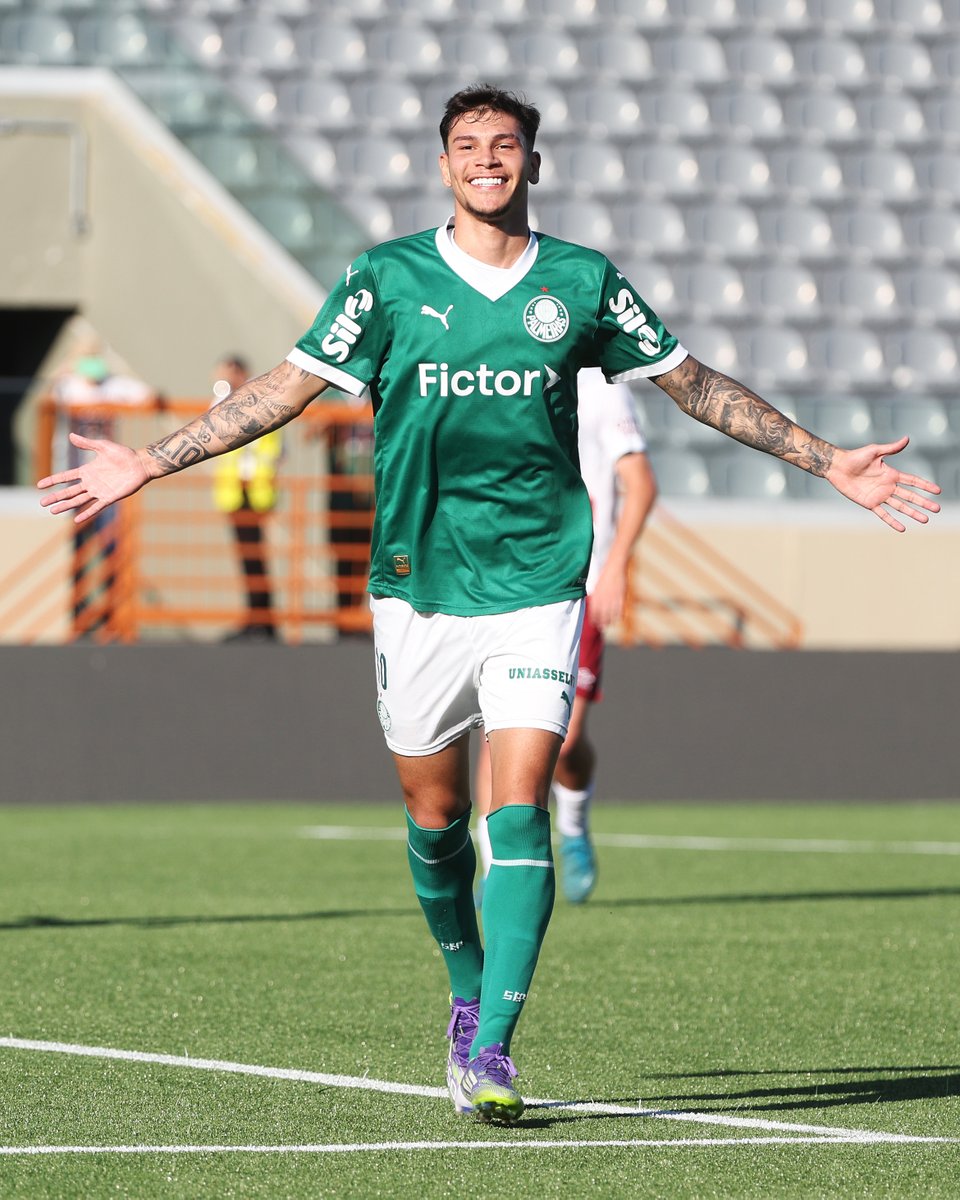 Palmeiras's tweet image. Vitória das Crias! 🟢⚪
A molecada Sub-20 superou o Fluminense por 3 a 2 pela última rodada da primeira fase do Brasileiro. Saiba mais em nosso site ➤ tinyurl.com/3u5f8pj6