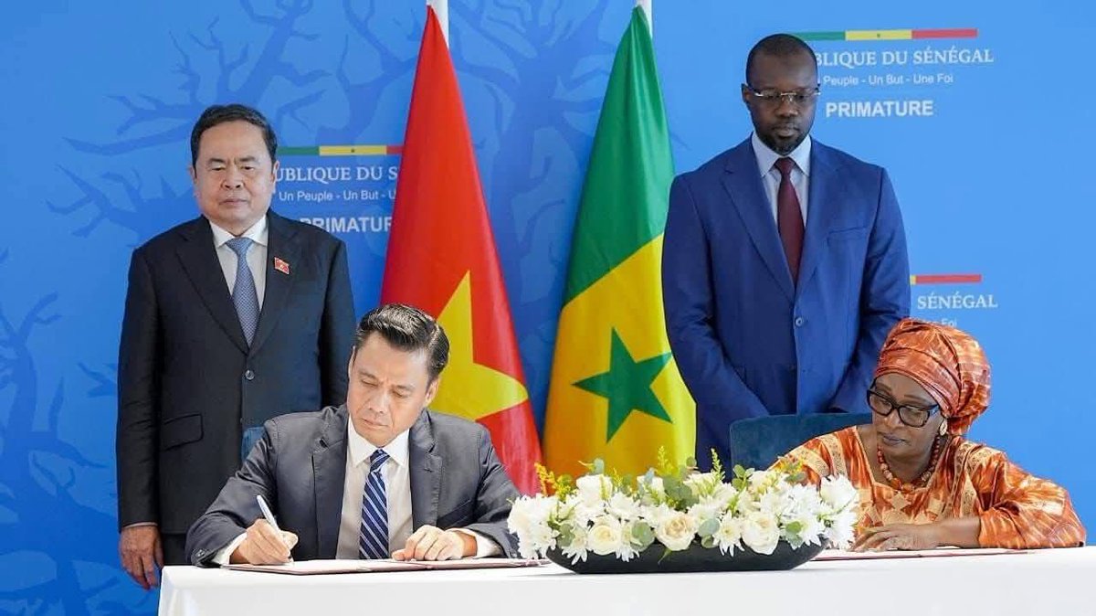 📌#PrimatureSN Le PM Ousmane SONKO a reçu en audience, ce mercredi 23 juillet 2025, Monsieur Trân Thanh Mân, Président de l'Assemblée nationale de la République socialiste du Vietnam, en visite officielle au Sénégal. 

À l'issue de cet entretien en tête à tête, les deux autorités