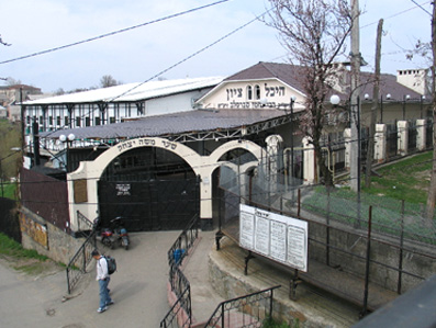 isaacrrr7's tweet image. Ucrania anunció la designación de la tumba del Rabino Najmán de Breslev en Uman (1772-1810) como un "sitio de patrimonio nacional".
Todos los años, en su aniversario, decenas de miles de judíos de todas partes del mundo van allí a orar a Hashem en este lugar tan sagrado.