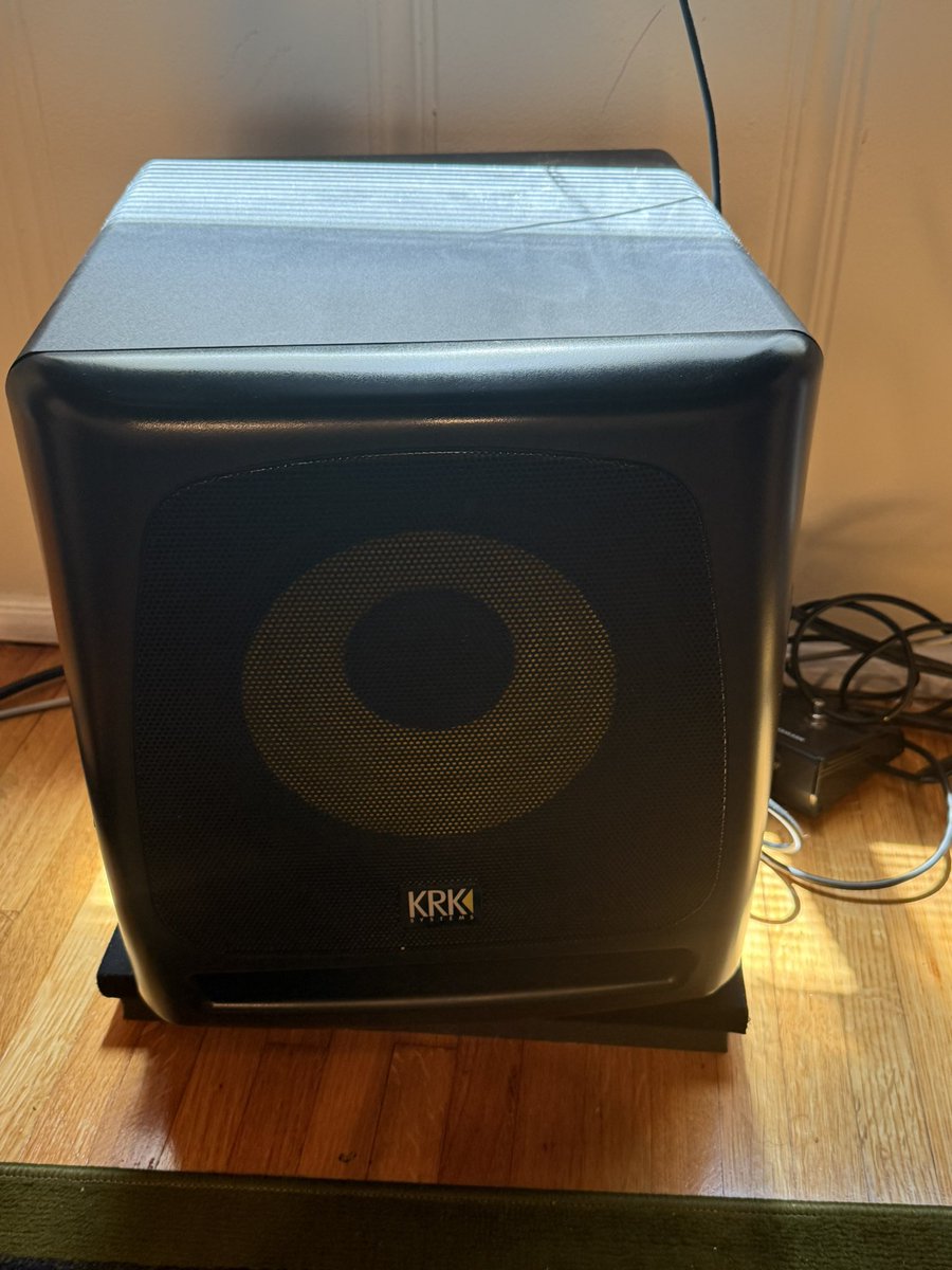 just_aseem's tweet image. LA friends, I’m selling a bunch of studio gear including these and more on my i*stagram rn, if you’re in need of some home studio fittings holler at your boy and I’ll send you pics and prices