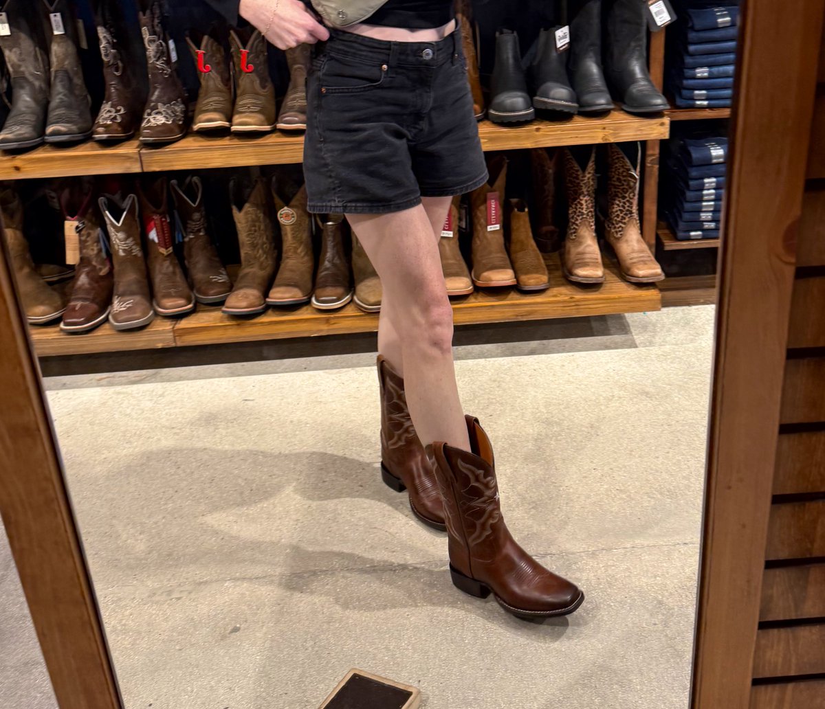 redheadedhater's tweet image. who wants to sit in the cuck chair at Boot Barn while i shop