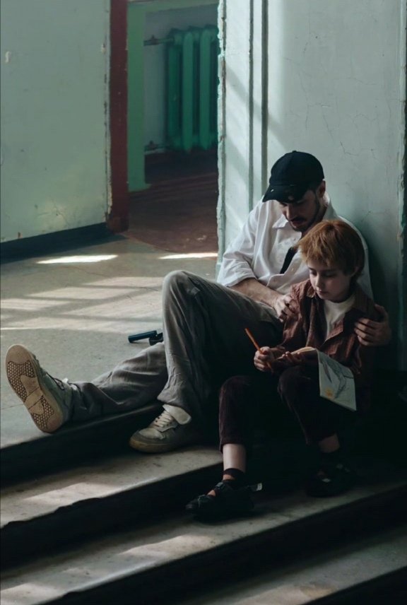 lovernofriend's tweet image. #мгс #майоргромсериал
Микросероволки с режиссёром Соберсашей 🥺