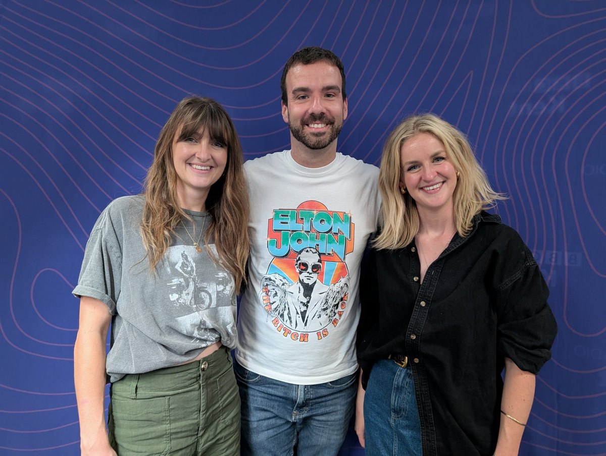 adamdowling's tweet image. A pleasure to have the lovely @wardthomasmusic back on the show, this time in the studio. They're so brilliant, and great to chat to.
Catch them in #Bexhill in November!