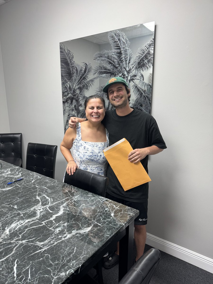 Tapebbeats's tweet image. Officially a homeowner now :)
Moving out of my parents house the day I get back from shambhala! I couldn’t be any more grateful for everything in my life rn