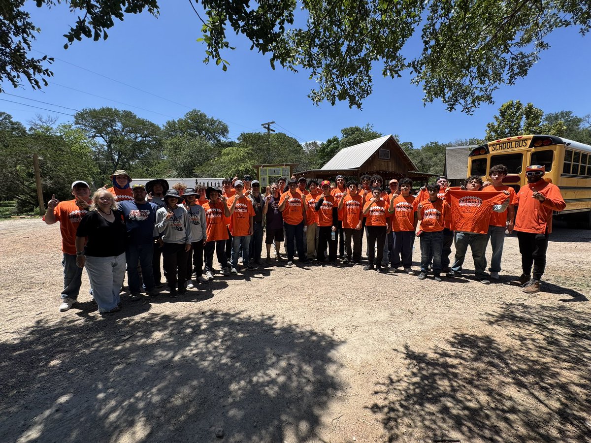 Coach_KLewis's tweet image. Today our Broncos volunteered in Ingram, Texas. The tragedy there is immeasurable, and we’re thankful to help a business owner and a family rebuild. Our Broncos showed exceptional compassion and dedication, and we’re truly thankful for their efforts. #BTheBrand