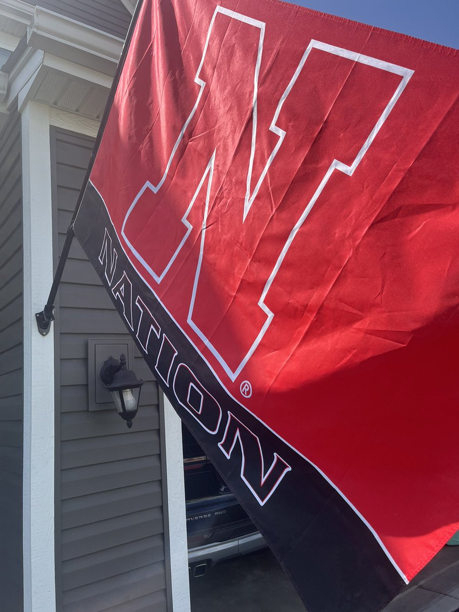 HuskerMike28's tweet image. A Tennessee fan just moved in next door and the Illinois fans are feeling themselves this year. I had to establish the neighborhood dominance early 🫡