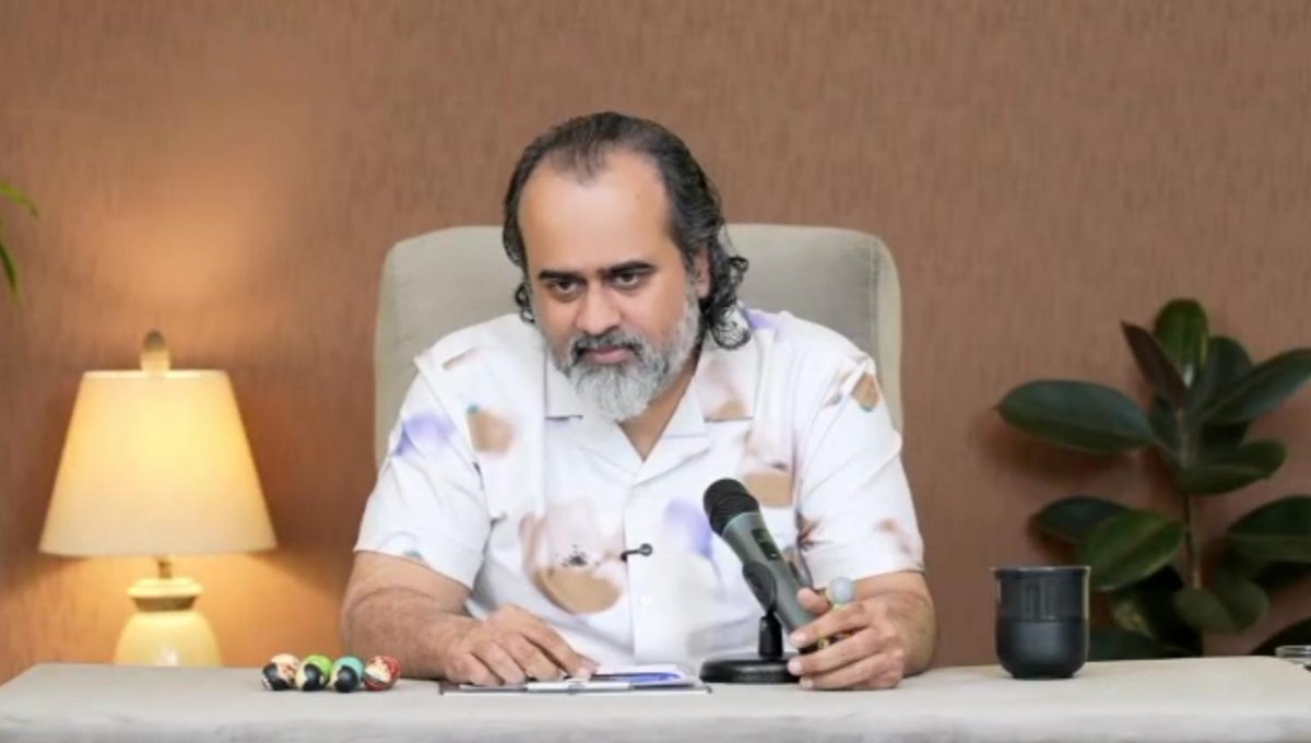 Deepak Sihag (@deepakpafap) on Twitter photo भाषा संवाद 🗣️ के लिए नहीं, कुटिलता 👿 के लिए काम आता है।
भाषा जितना बताती 🔊 है, उससे कहीं ज़्यादा छुपाती 🤫 है।
~ आचार्य जी युवा सम्राट 💪
( चल रहे सत्र से )
#AcharyaPrashant
Posted by Roshani on Acharya Prashant's Gita Mission App.
Download Now -
<a href="/Advait_Prashant/">Acharya Prashant</a> भाषा संवाद 🗣️ के लिए नहीं, कुटिलता 👿 के लिए काम आता है।
भाषा जितना बताती 🔊 है, उससे कहीं ज़्यादा छुपाती 🤫 है।
~ आचार्य जी युवा सम्राट 💪
( चल रहे सत्र से )
#AcharyaPrashant
Posted by Roshani on Acharya Prashant's Gita Mission App.
Download Now -
<a href="/Advait_Prashant/">Acharya Prashant</a>