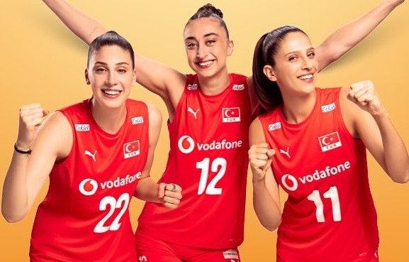 gibbybaris's tweet image. 🎙️ Özlem Özçelik:
"Elif'in, Hollanda'da bir sakatlığı olmuştu. Kasığında bir sakatlık yaşadı. Son durumu hakkında çok fazla bir bilgim yok ama yine orada bir hissiyat var. Onun birazcık daha tedavi olması gerekiyor."
"Derya'nın da dizinde bir ödem olabilir. Onun da tedavisine…