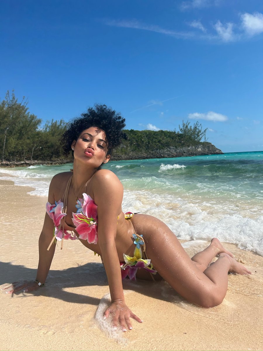 himynamestee's tweet image. you see me on the beach like this .. whats ur next move