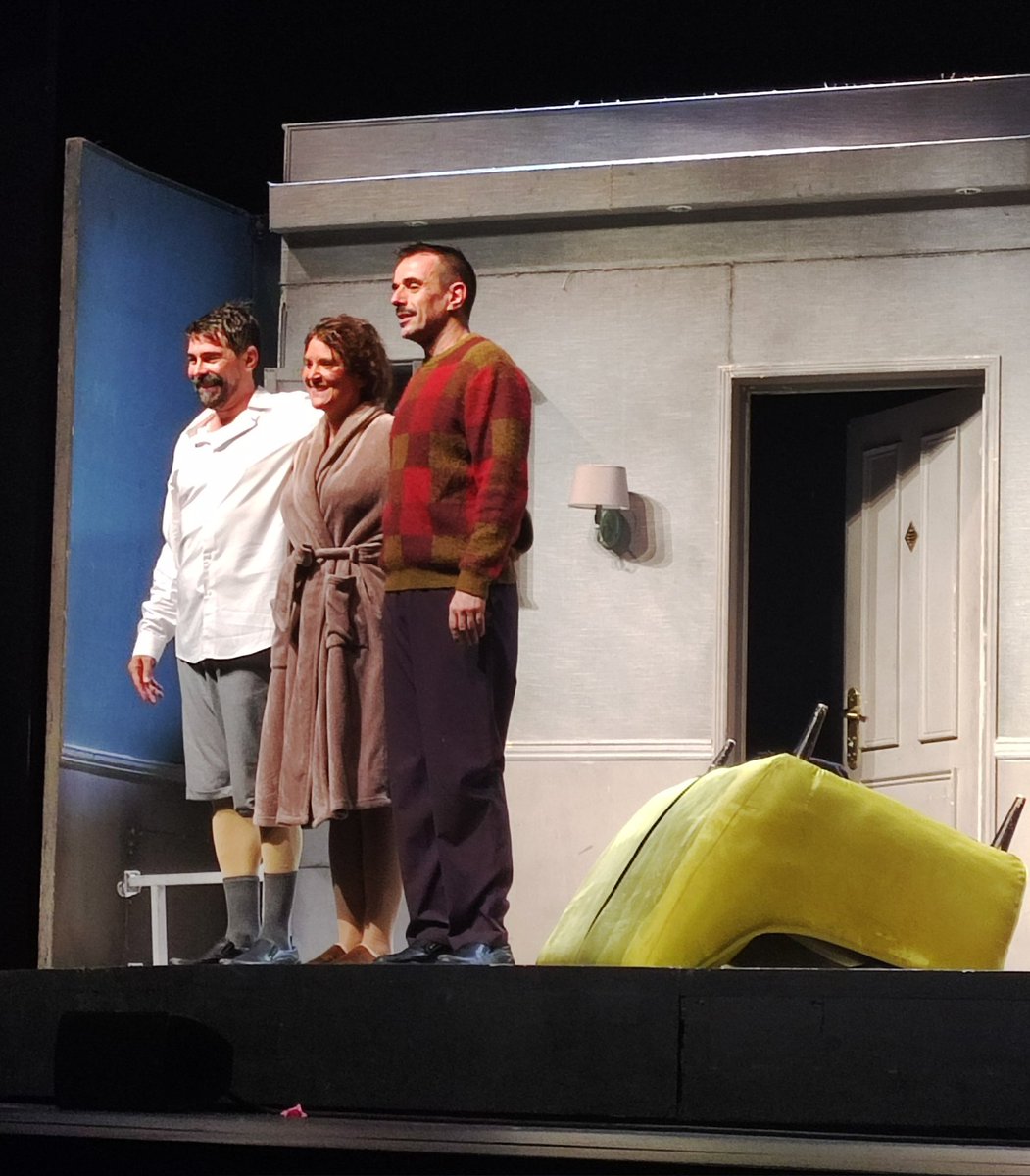 subiranacubinsa's tweet photo. Avui #Forever @Teatre_Condal. Més que bé com sense text ni expressió facial, per les màscares, es pot transmetre una història amb totes les emocions, sentiments, estats d'ànim...Una història real com la vida mateixa, que t'arriba a l'ànima. Molt recomanable. Companyia #Kulunka 🔝 https://t.co/ILNmmECGFH