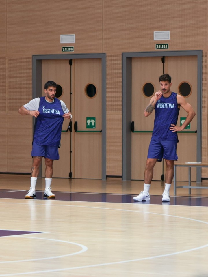 alemalky's tweet image. Arrancó la concentración de la Selección Argentina rumbo a la Americup con 16 jugadores (Bauti Lugarini, José Vildoza, Lee Aaliya y Alex Negrete se suman el viernes).
📸 @cabboficial
#Americup #SeleccionArgentina