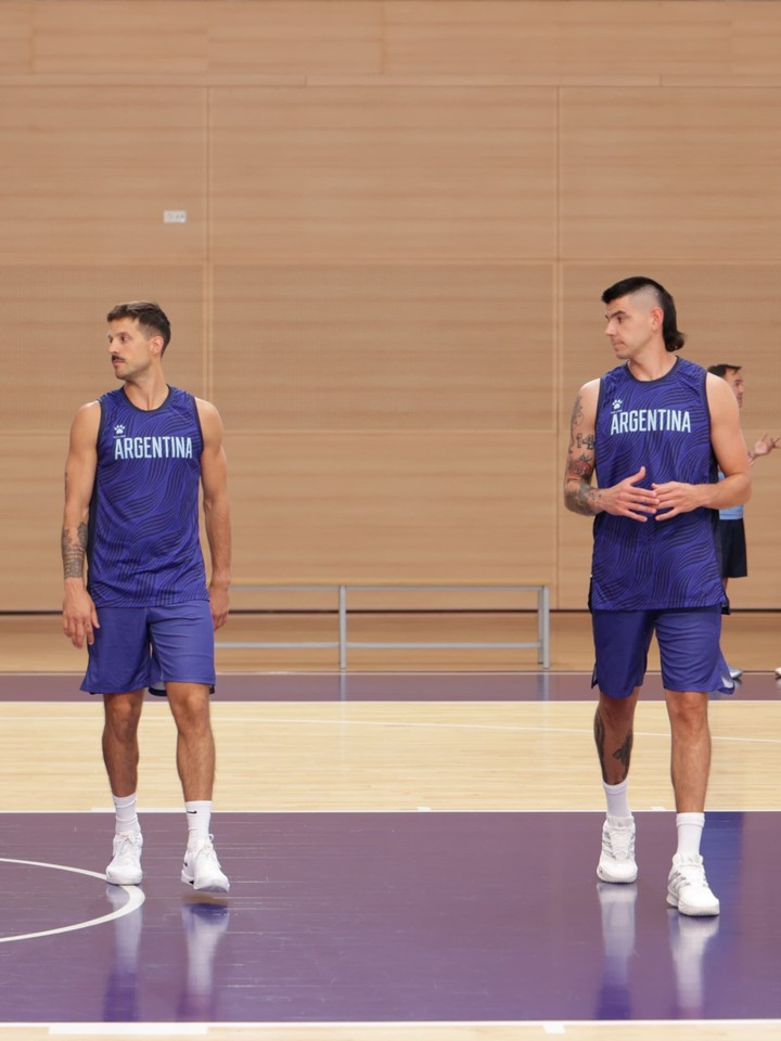 alemalky's tweet image. Arrancó la concentración de la Selección Argentina rumbo a la Americup con 16 jugadores (Bauti Lugarini, José Vildoza, Lee Aaliya y Alex Negrete se suman el viernes).
📸 @cabboficial
#Americup #SeleccionArgentina