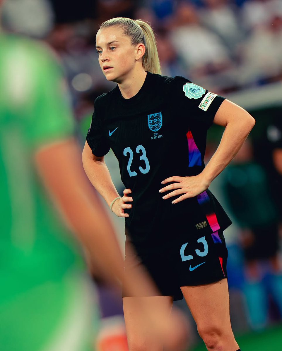 Mariano73178345's tweet image. How beautiful that away kit looks on Alessia Russo 🤌🤩😌🤗🔥🖤🏴