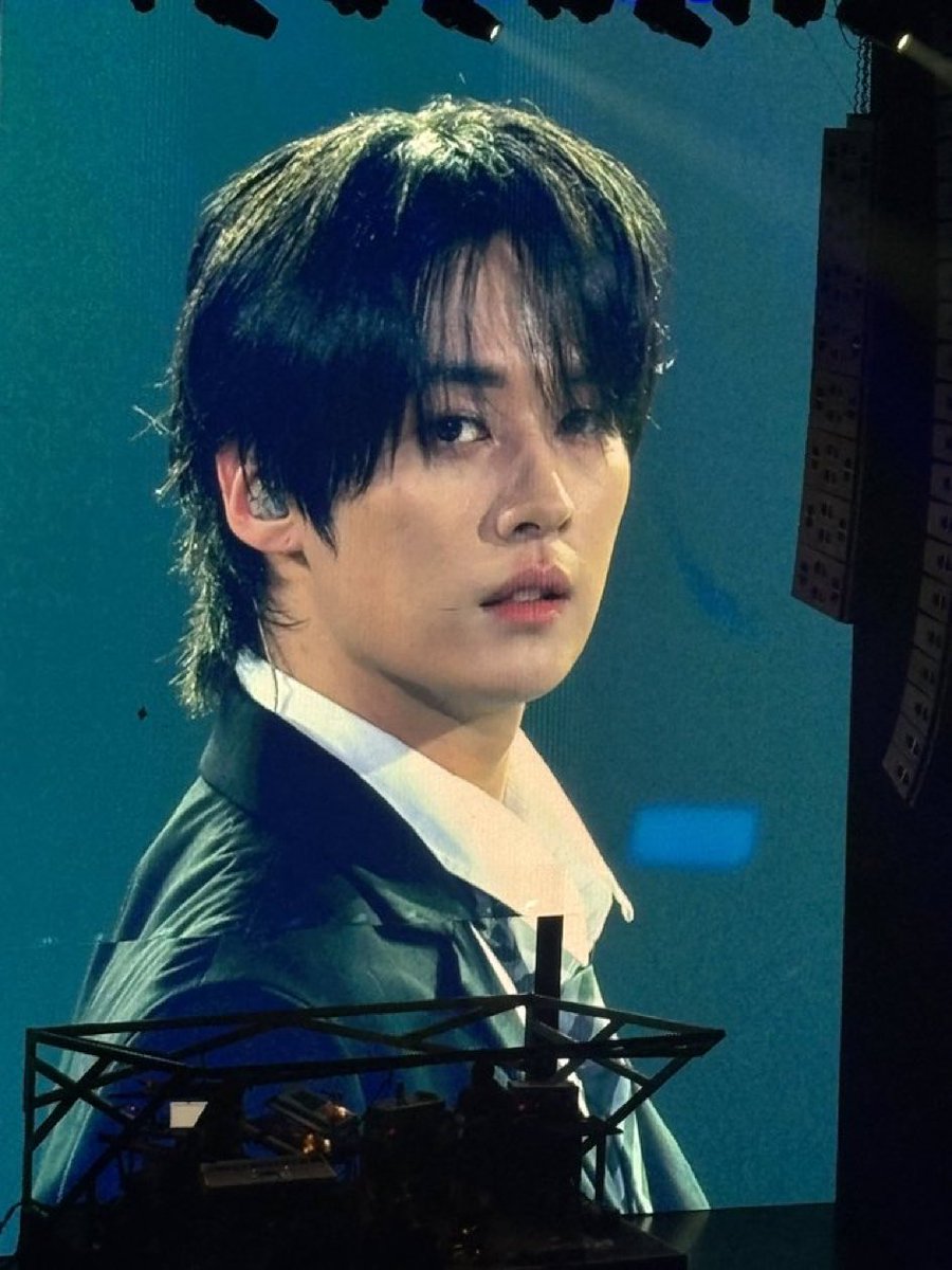 I'll never get over how beautiful leeknow looks at the end of youth