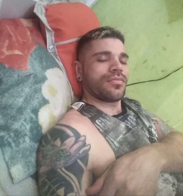 paraLanches's tweet image. Luto no Pará Lanches 

Aqui é a funcionária do Pará Lanches. Estou usando o celular dele para informar que ele foi encontrado morto em sua casa agora há pouco. Fizeram de tudo o que foi possível, mas infelizmente ele não resistiu.