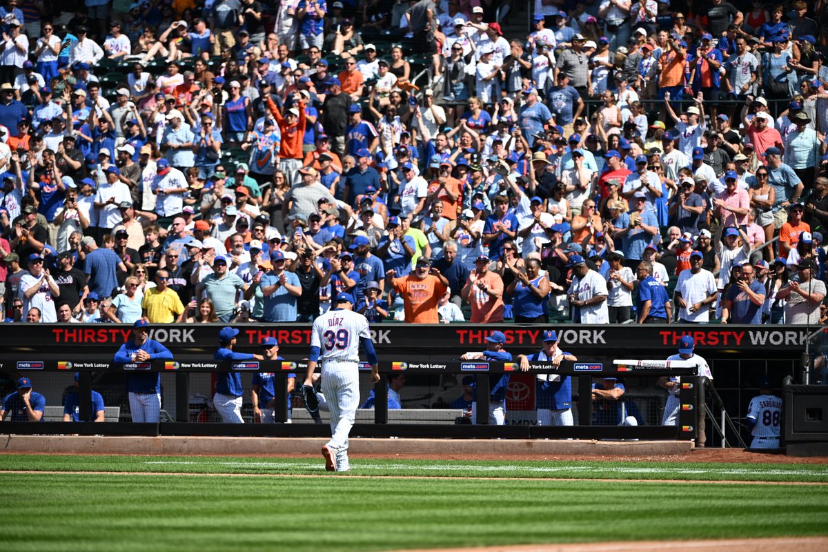 Mets's tweet image. This homestand, we welcomed over 250,000 #Mets fans into @CitiField 🧡💙
