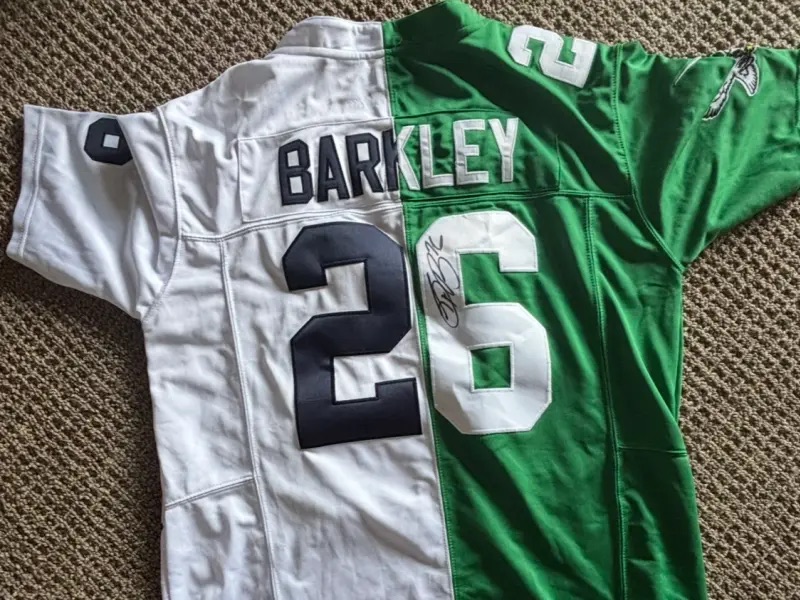 HappyValleyUtd's tweet image. Signed by the stars. Worn in the fight.
You’ve watched them make plays now own a piece of
their story. 🏈
🔹Saquon Barkley Autographed Helmet
🔹Signed Drew Allar Jersey
🔹 Game Worn tyler warren jersey, autographed
🔹Penn State/Eagles Barkley signed Jersey
Time is running out!…
