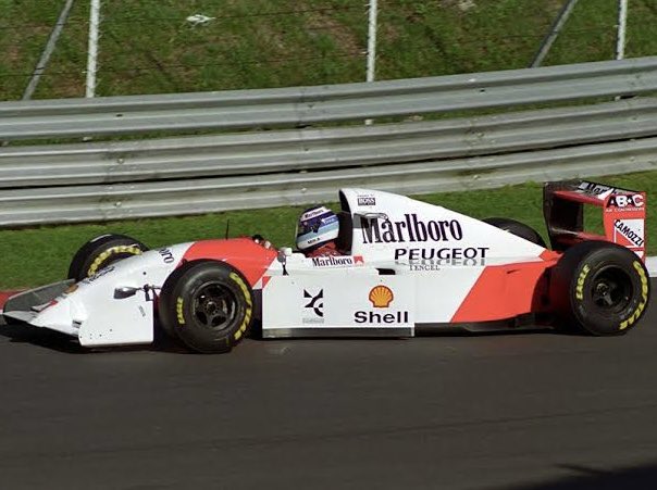 QuickNickRacing's tweet image. マクラーレンMP4/9のバージボードの先っちょにちょっとだけあるマールボロレッド🔺
仕事が実に細かい。
完璧主義者のロン・デニスの仕業と思いたい所存。