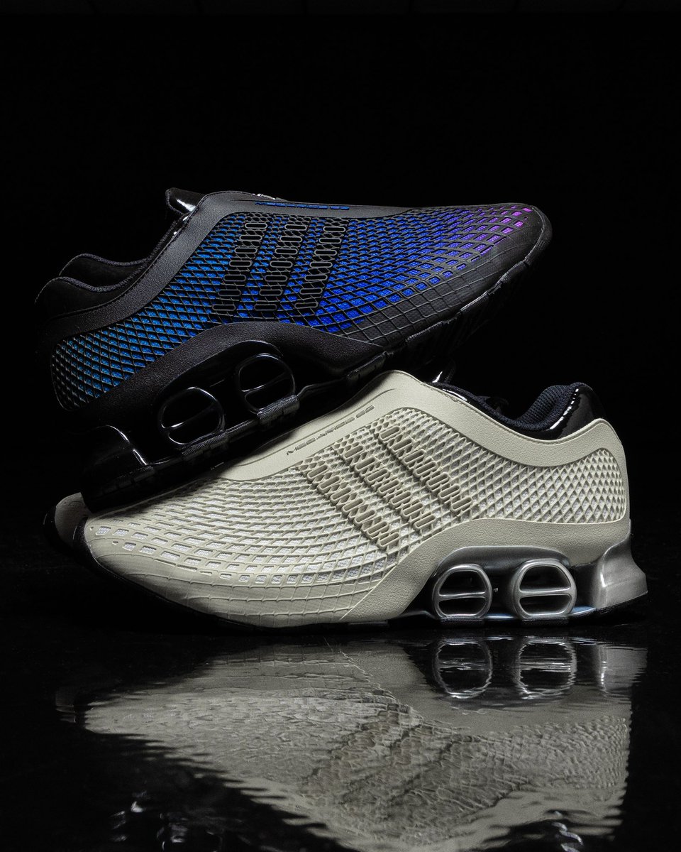 nicekicks's tweet image. Packer drops an adidas Megaride S2 pack with new “Cobalt Blue” and “Ivory” colorways 🥶👀
