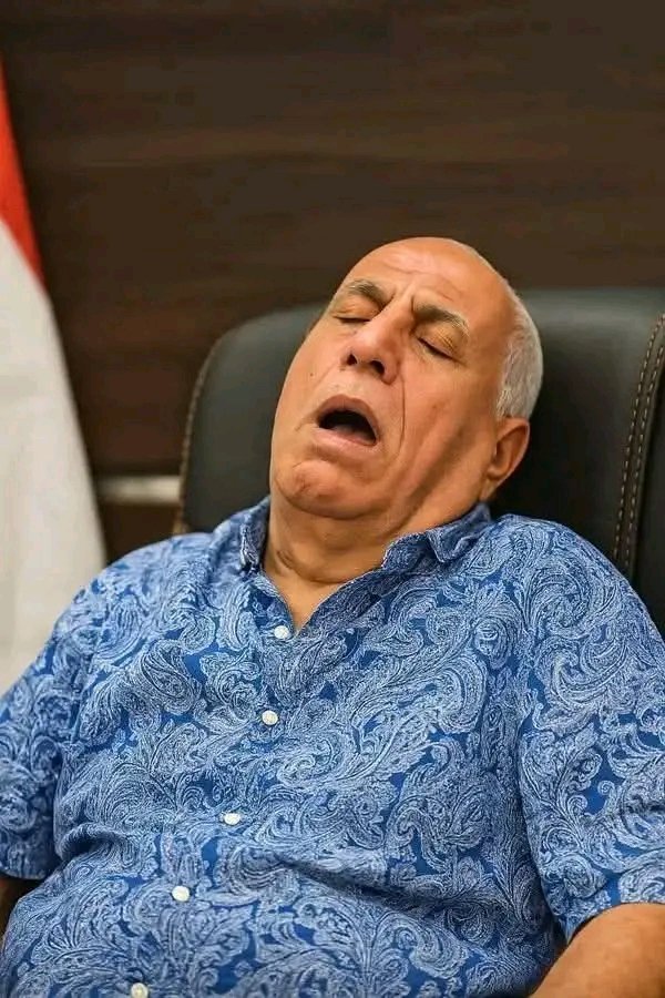 الحل الوحيد أن يتم تعيين جون ادوارد رئيسا لمجلس ادارة نادى الزمالك وأعضاء مجلس ادارة نادى الزمالك والجمعية العمومية لنادى الزمالك فلا أحد من الثلاثة اطراف يعنيه نادى الزمالك أو مستقبل نادى الزمالك
الحذر من أن يطفش جون ادوارد هو وجمهور نادى الزمالك من برودة الصيف داخل نادى الزمالك